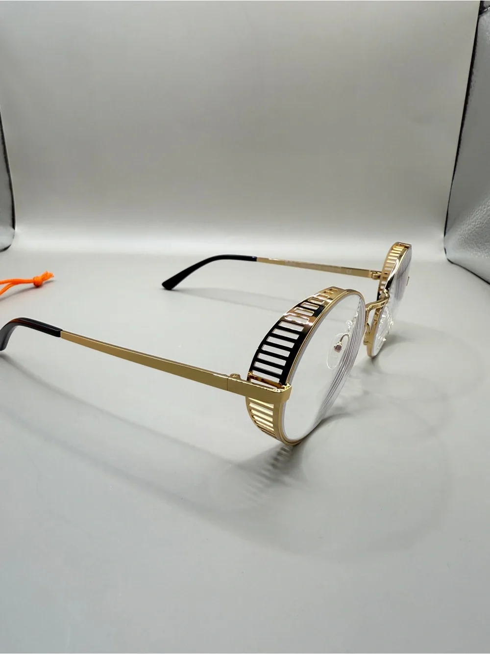 Vooglam gold tone
